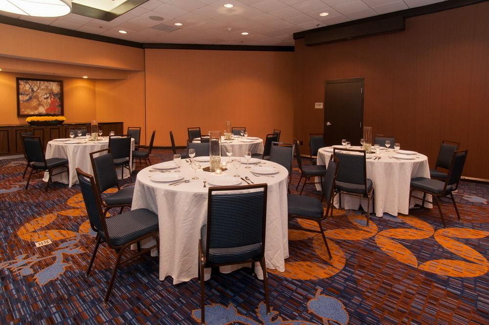 Hotel Courtyard By Marriott Airport/billy Graham Parkway