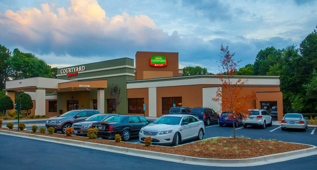 Courtyard By Marriott Airport/billy Graham Parkway Hotel 3*