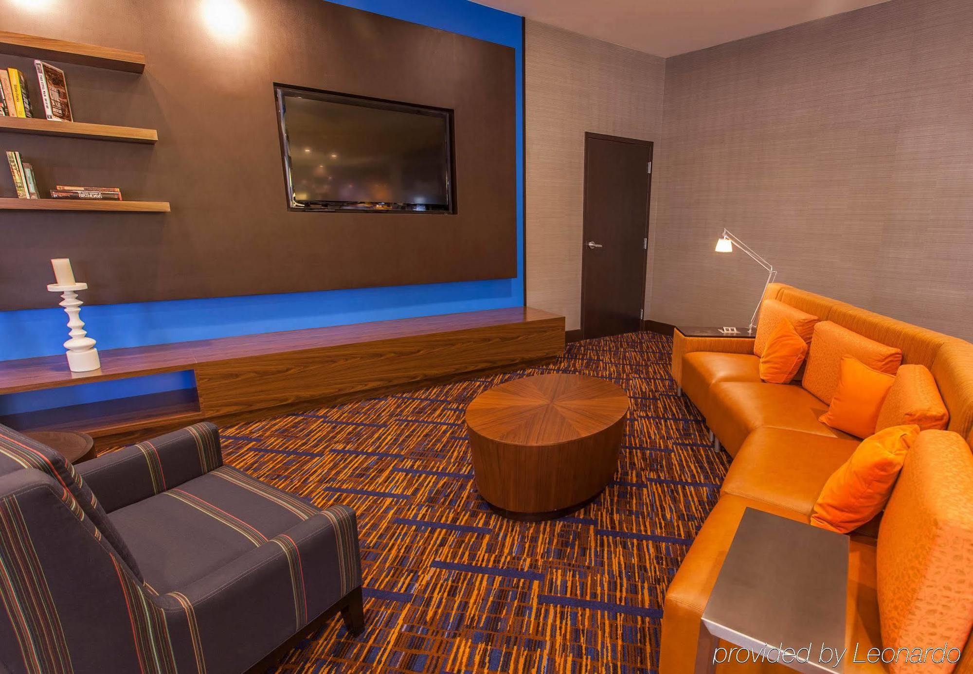 Hotel Courtyard By Marriott Airport/billy Graham Parkway